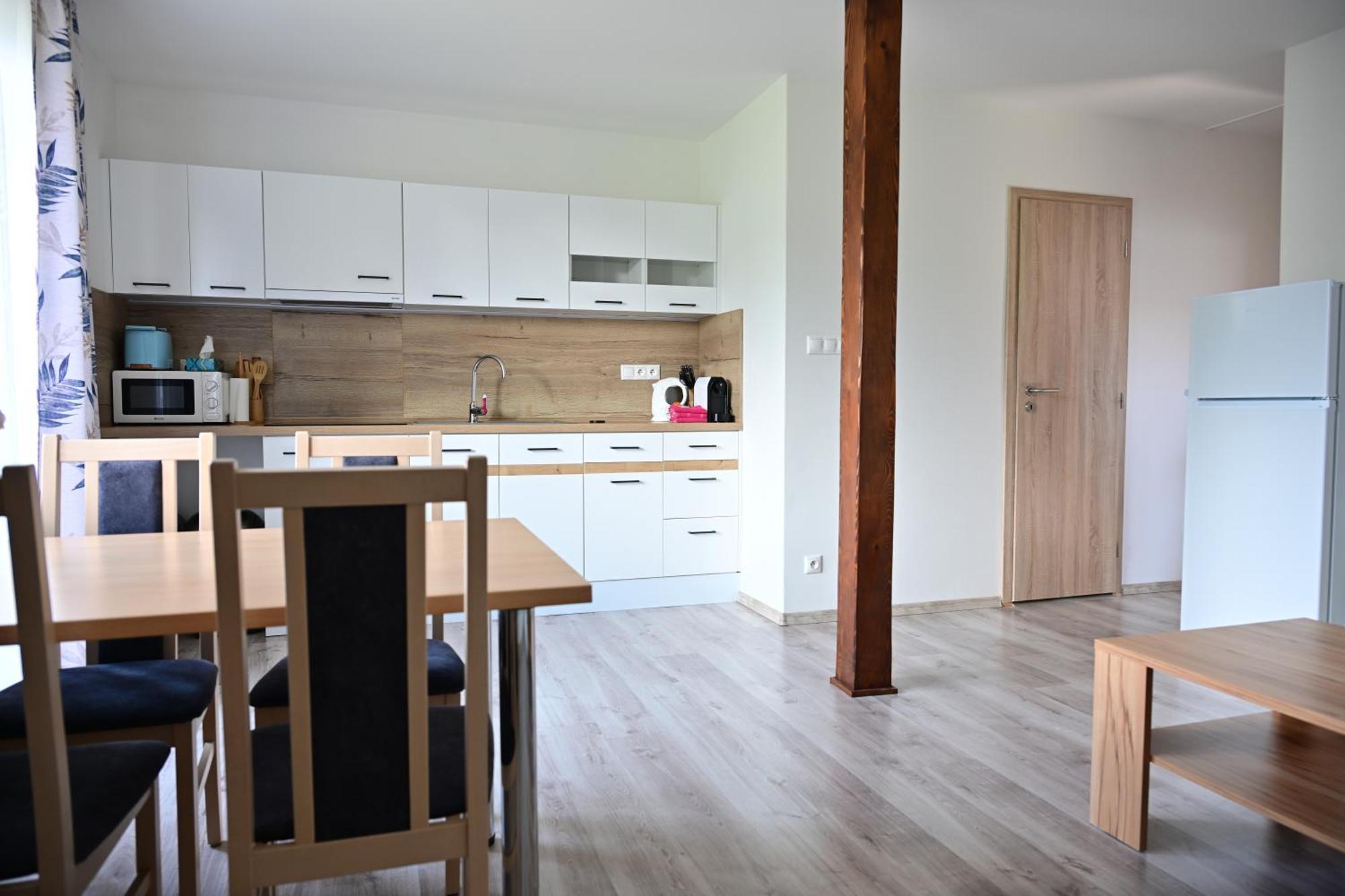 Apartmany Zara โนวาเลสนา ภายนอก รูปภาพ